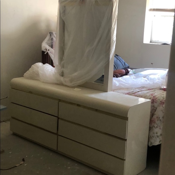 All this furniture’s - Picture 5 of 12